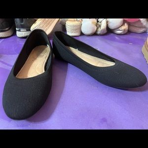 Black Old Navy flats size 7